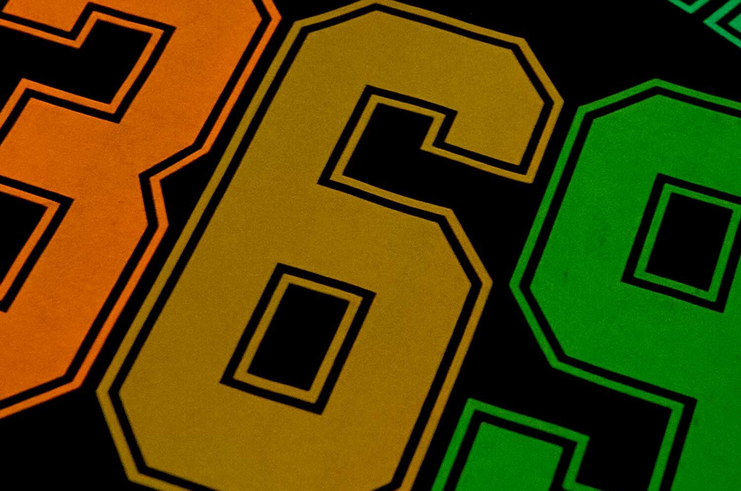 カラー蓄光プリント】カラフルな表現ができる蓄光プリント | プリント